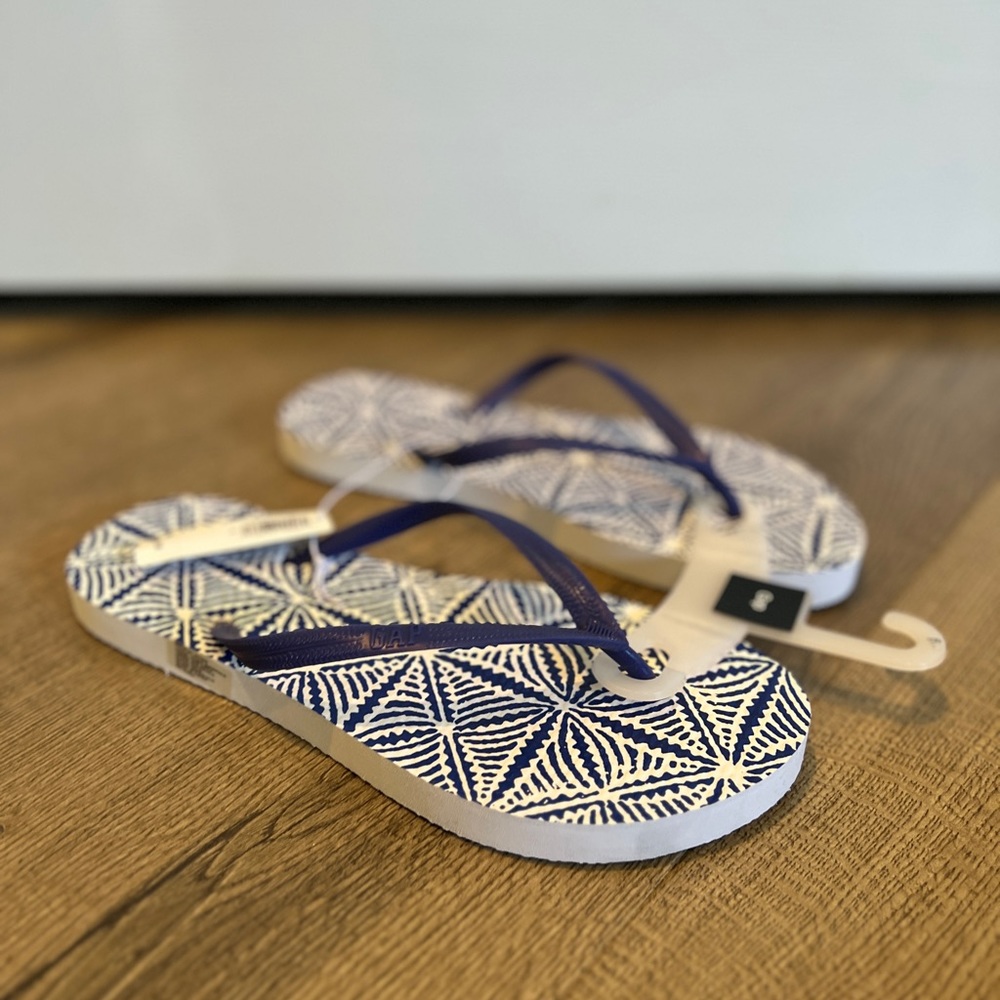 NWT Gap Flip Flops